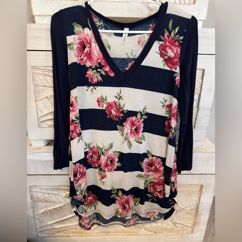 Emerald long sleeve floral and striped women’s shirt. Size small. NWOT.